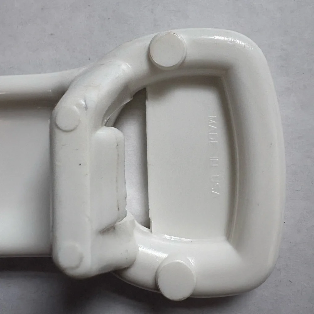 The Pampered Chef Magnetic Easy Opener for Bottles Cans Tabs